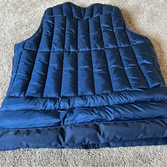 Askov Finlayson Women’s Medium Puffer Vest. - Picture 6 of 12